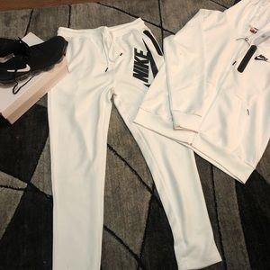 Men’s. NIKE suit with matching shoe Airmax